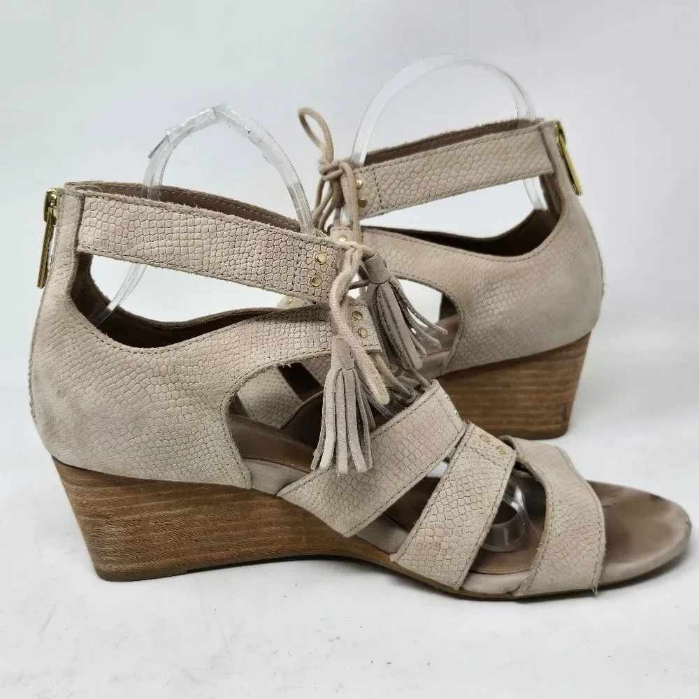 UGG Women's Yasmin Snake Gladiator Wedge Sandal Horchata Leather Size 7.5‎ B
